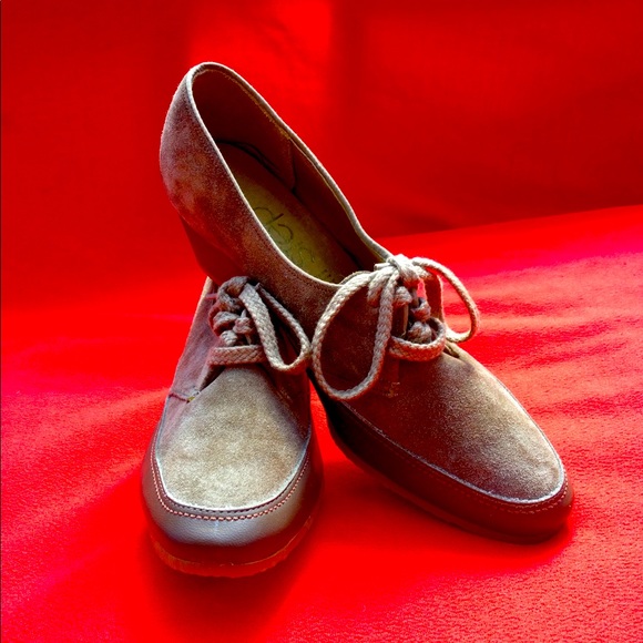 NIB VINTAGE BUTTERY SOFT SUEDE WEDGE SHOES - Picture 3 of 6